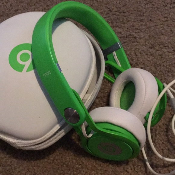 Beats by Dre - Picture 2 of 2